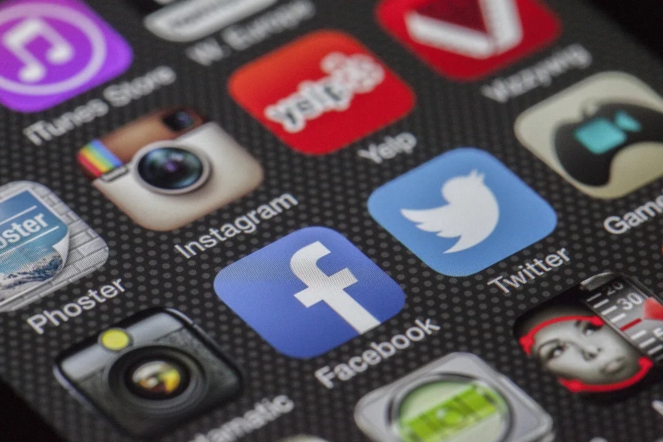 科技 | 老人才用FB、Twitter！年轻人最爱的4大APP 第一名是小孩的最爱！ 更多热点 图1张