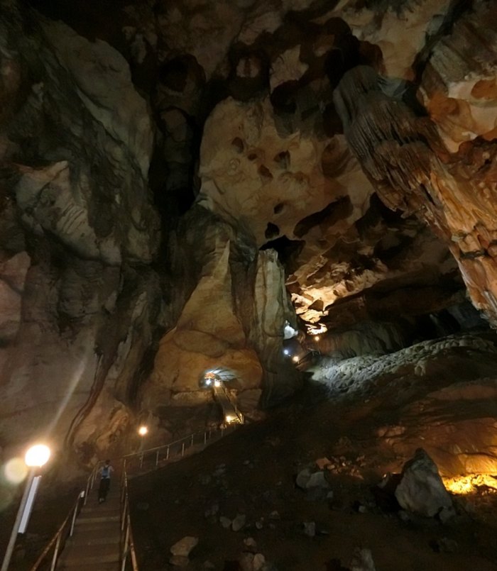 生活 I 霹雳椰壳洞公元前8000年就存在？洞内还有抗日军壁画？ 更多热点 图2张