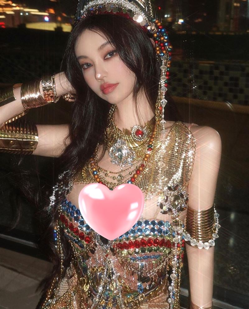 世新女神辣扮原住民女妖！上围太傲人网暴动　胸前“钻石遮点”猛翻天 时尚资讯 图2张