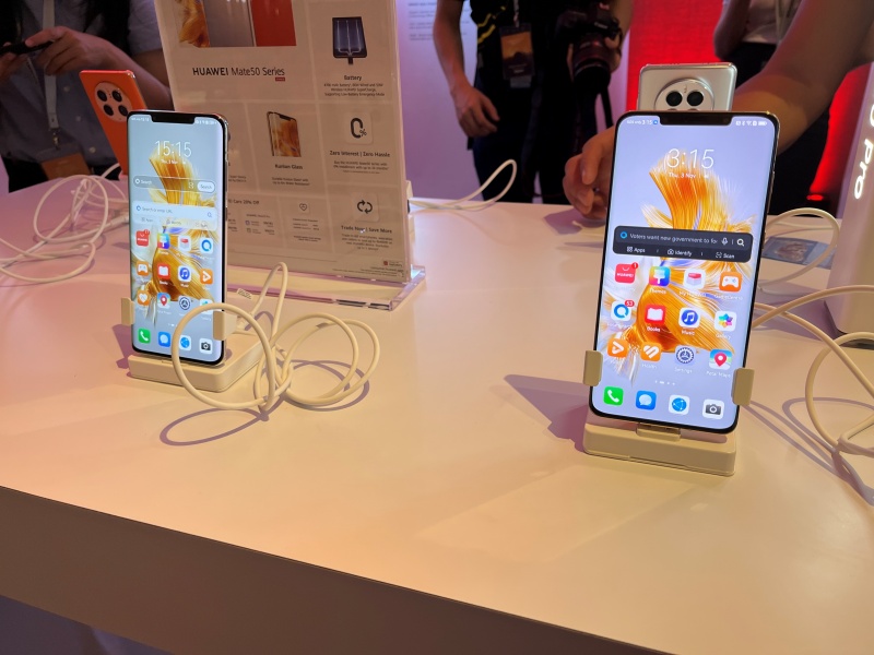 新机 I 手机快没电不用担心！HUAWEI MATE 50系列紧急模式：1%待机2小时！ 更多热点 图2张