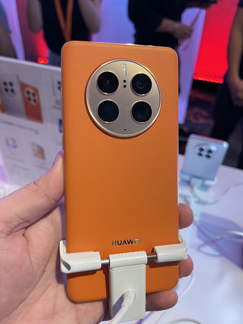 新机 I 手机快没电不用担心！HUAWEI MATE 50系列紧急模式：1%待机2小时！ 更多热点 图4张