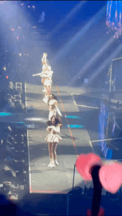 Jennie再出事！BLACKPINK巡演会途中腿伤复发…Lisa、Rosé急忙上前查看 娱乐资讯 图2张