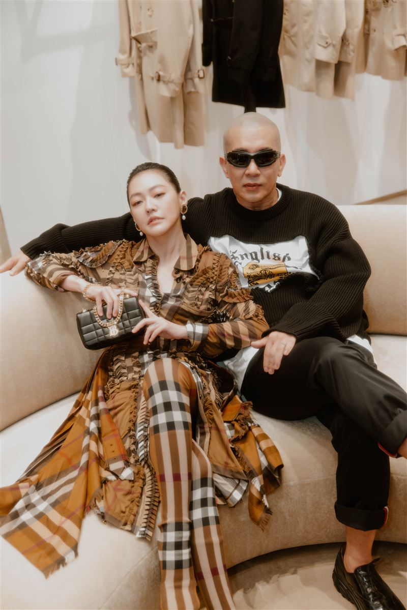 小S派对上“同框甜靠姐夫”躺入怀中！具俊晔DJ秀嗨翻全场 时尚资讯 图2张