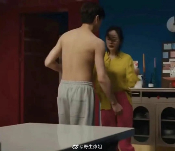 许凯新剧大方露！挨批：一身肥膘 娱乐资讯 图2张
