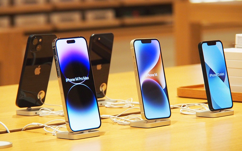 科技 I 哪一款iPhone最难修？官方认证是TA！这两个特点超难修！ 更多热点 图1张