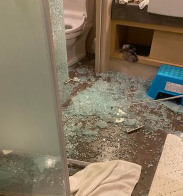 生活 I 浴室装玻璃虽美但忧心“自爆”？应该如何避免呢？ 更多热点 图1张