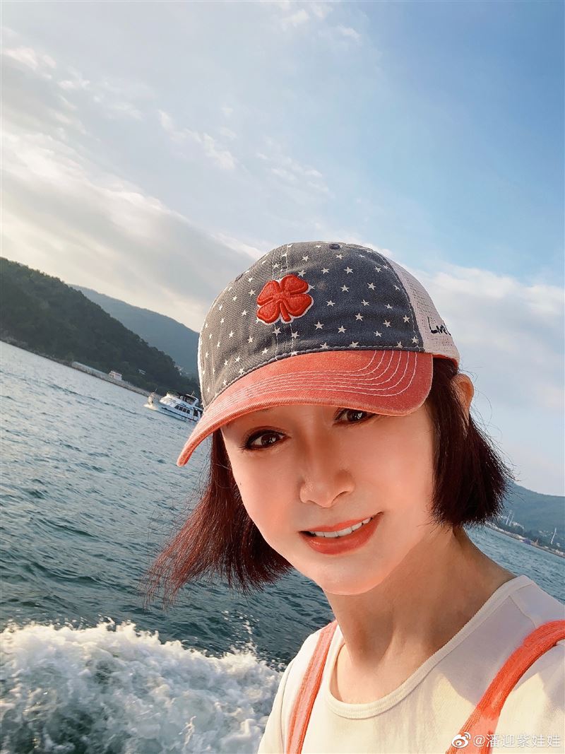 73岁“不老妖姬”潘迎紫解封摘口罩出门！惊人容貌仙气喷发 时尚资讯 图4张
