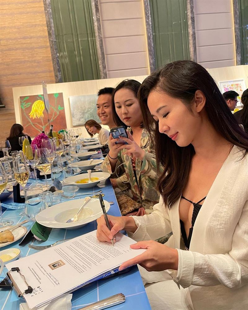 十优女神辣抛半球！麦明诗西装外套内“胸前只有线”网喷鼻血︰真犯规 时尚资讯 图3张