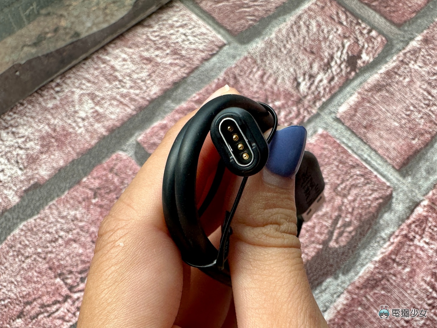 开箱｜Garmin 新手表来了！Instinct Crossover 实体指针结合数位萤幕 加上太阳能让续航无限大了啦 数码科技 图3张