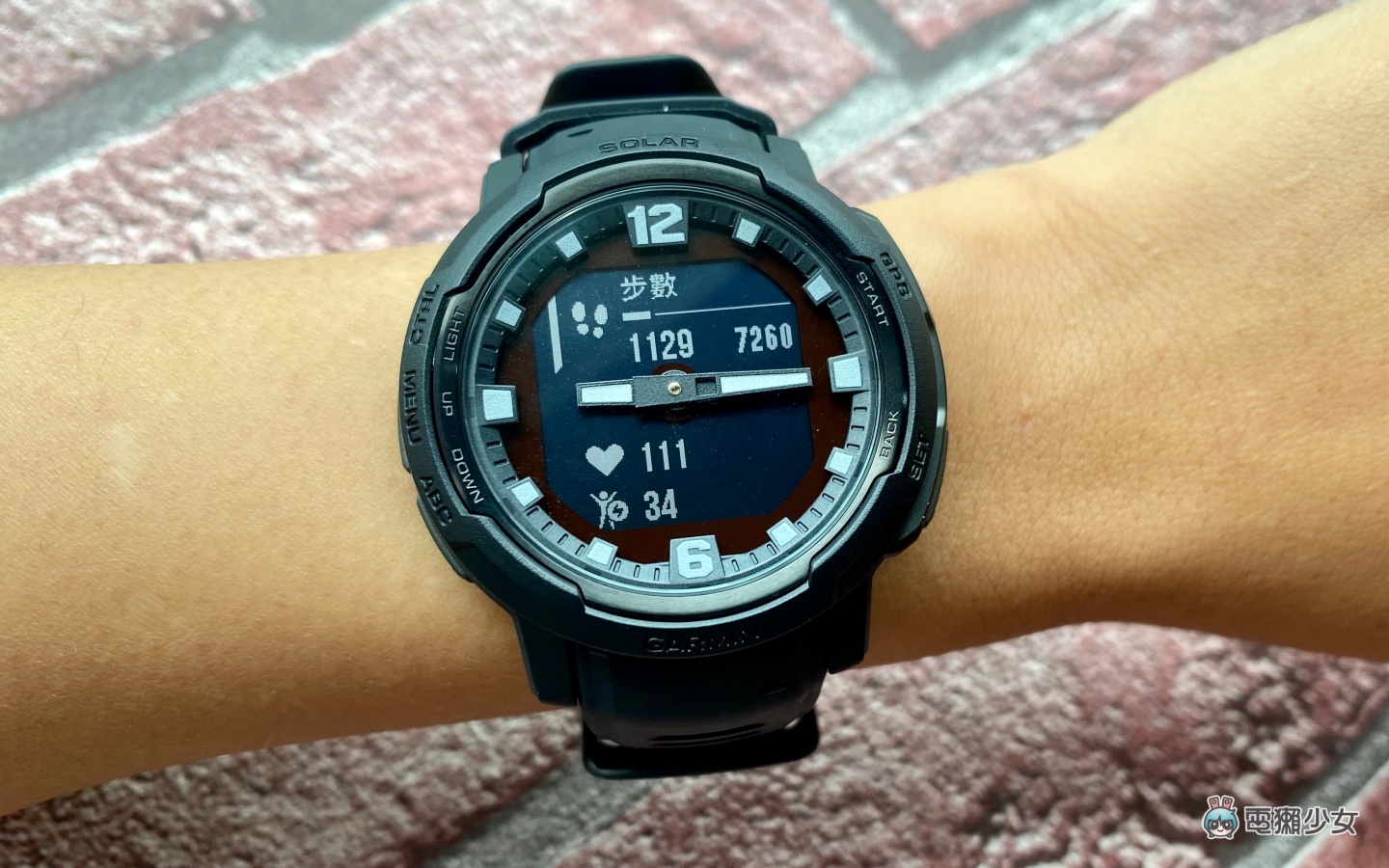 开箱｜Garmin 新手表来了！Instinct Crossover 实体指针结合数位萤幕 加上太阳能让续航无限大了啦 数码科技 图6张