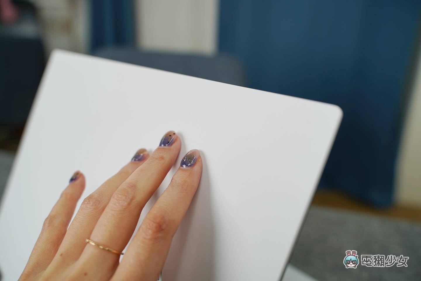 机比人美这怎么行 Zenbook S 13 Flip OLED（UP5302）翻转触控笔电，1.1 公斤当平板公主抱 数码科技 图5张