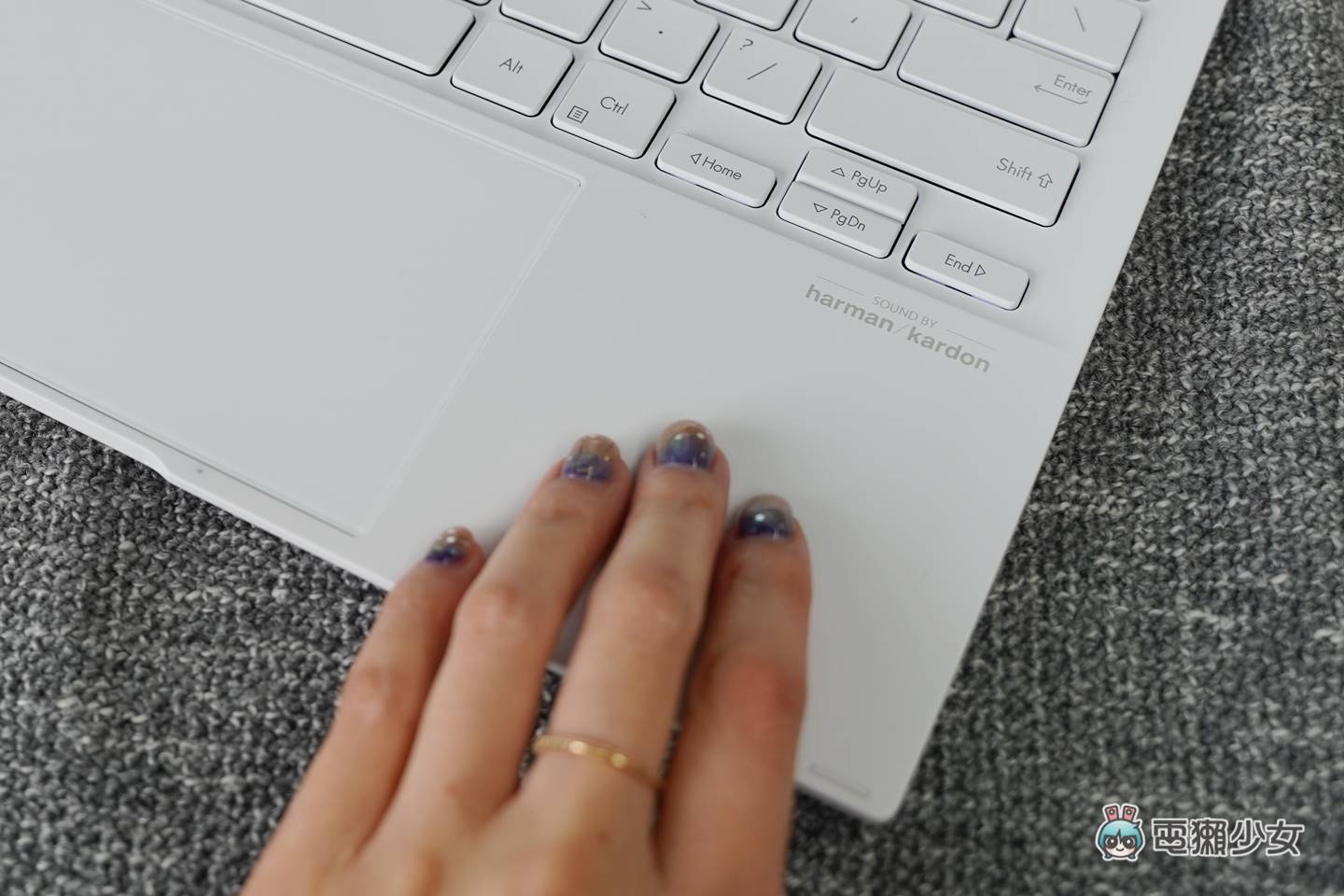 机比人美这怎么行 Zenbook S 13 Flip OLED（UP5302）翻转触控笔电，1.1 公斤当平板公主抱 数码科技 图20张