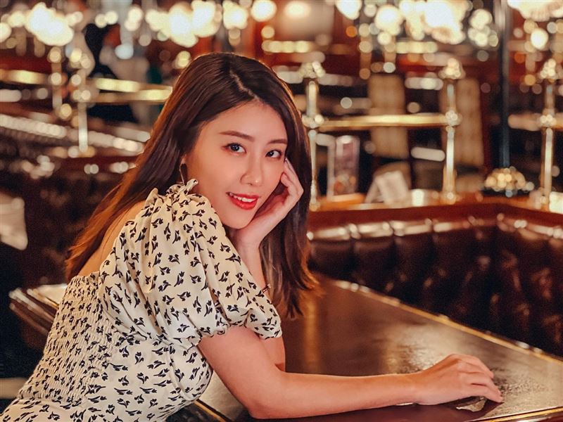 微笑女神上围全身看光！林真亦运动内衣深沟“无敌凶”自拍画面超害羞 时尚资讯 图1张