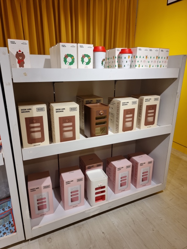 商场 I BT21和Line Friends粉必来朝圣！这里有各种周边商品 全部都想买！ 更多热点 图3张