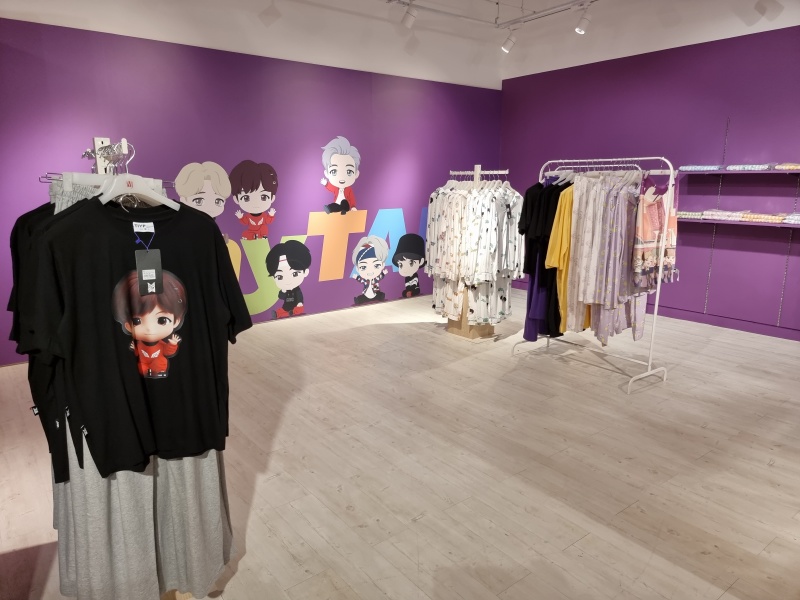 商场 I BT21和Line Friends粉必来朝圣！这里有各种周边商品 全部都想买！ 更多热点 图7张