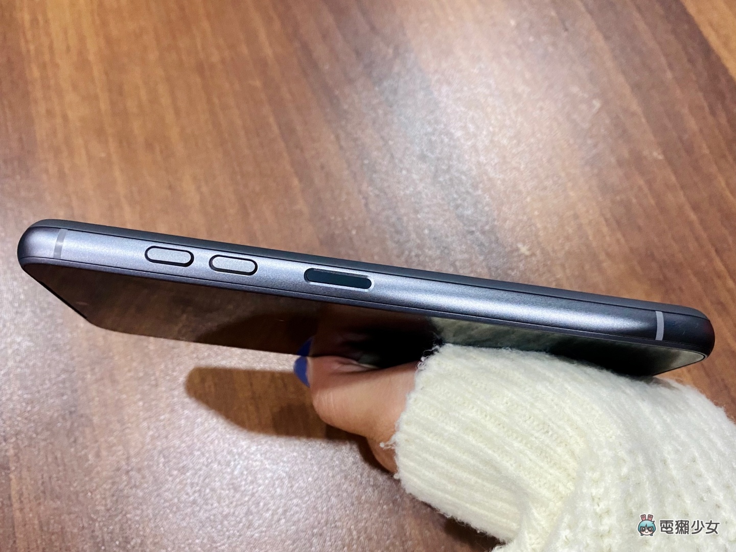 开箱｜拿到荷兰来的 Fairphone 4 了！模组化手机可以轻松拆卸自己维修 不只省钱还超环保？ 数码科技 图5张