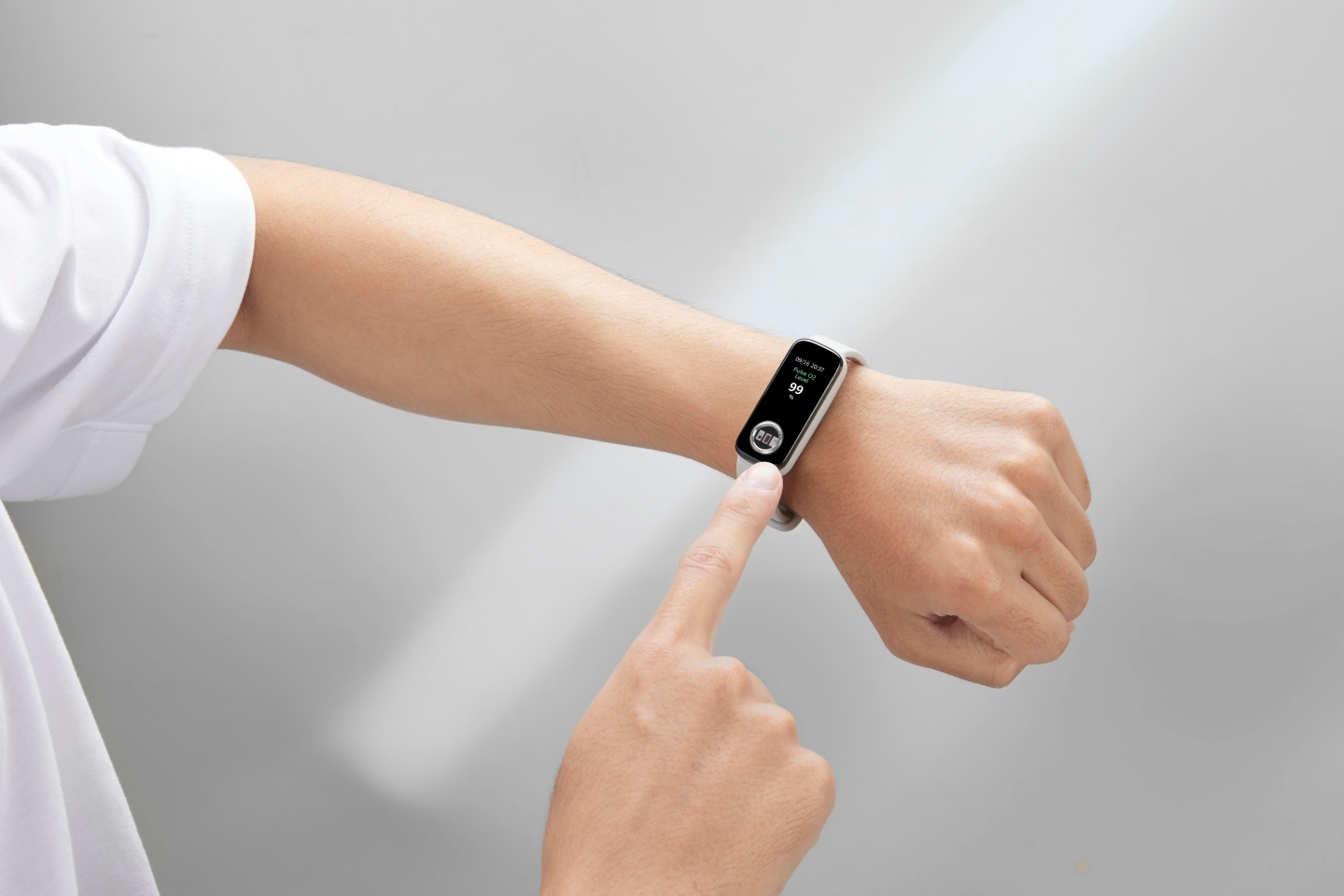 ASUS 新款手环 VivoWatch 5 AERO 登台！可透过指尖测量脉波指数 售价新台币 3,690 元 数码科技 图1张