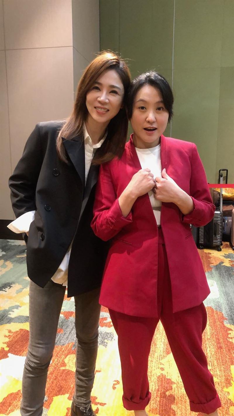 45岁“国民姑姑”海芬当妈后火速上工　产后1个月接主持！网：状态太好 时尚资讯 图2张