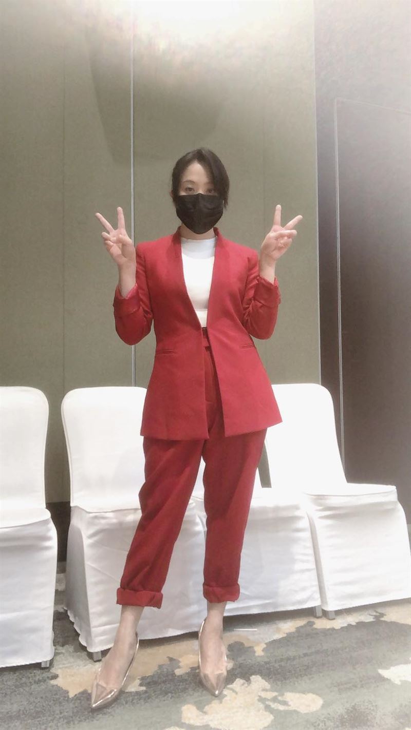 45岁“国民姑姑”海芬当妈后火速上工　产后1个月接主持！网：状态太好 时尚资讯 图3张