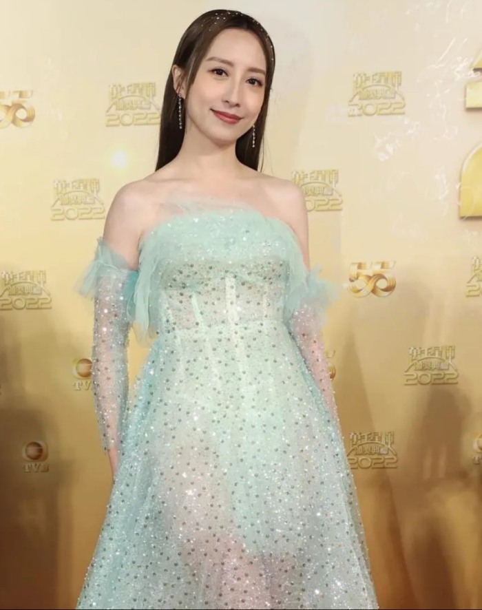 Style I 万千星辉红毯造型盘点，胡定欣被指耍心机、马来西亚设计师作品也出现？ 更多热点 图4张