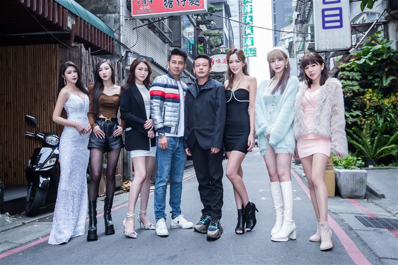 “内衣女神”搭比基尼挺黑帮片！拐拐苦读EMBA聪明行销业绩飙千万 时尚资讯 图2张
