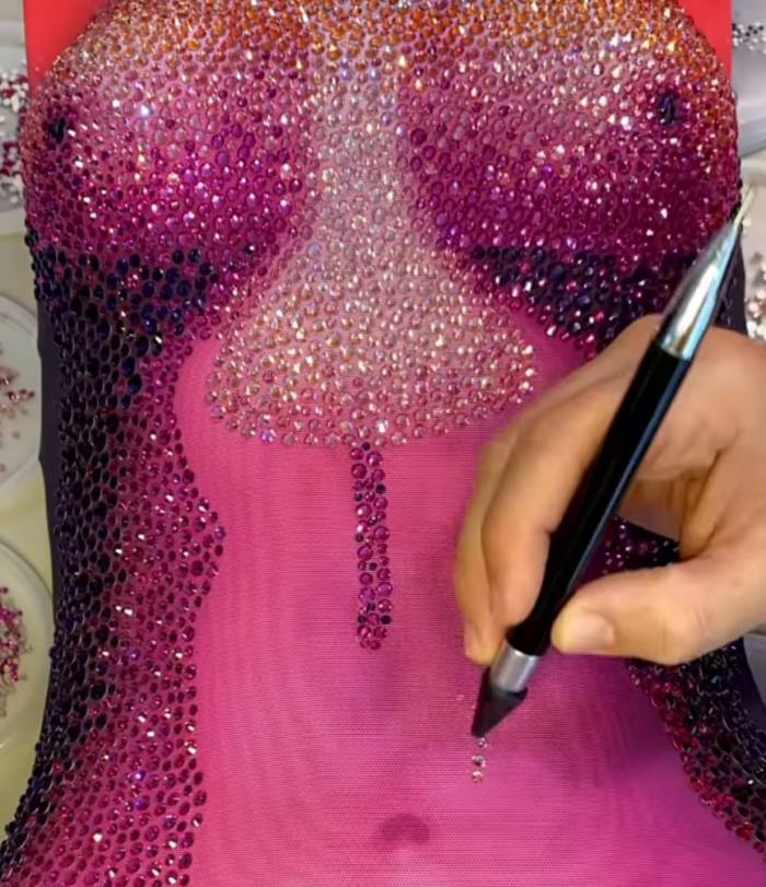 Style I 蔡依林闪钻“露点装”红到国外，连天后Katy Perry都大呼好喜欢！ 更多热点 图4张