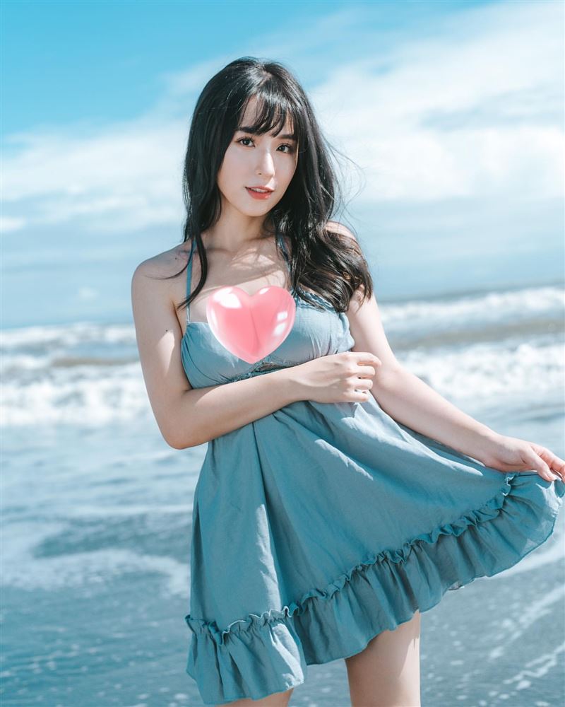 台师大女神泄春光“深U包不住”险弹出！一转身侧面镂空秀邪恶曲线 时尚资讯 图2张