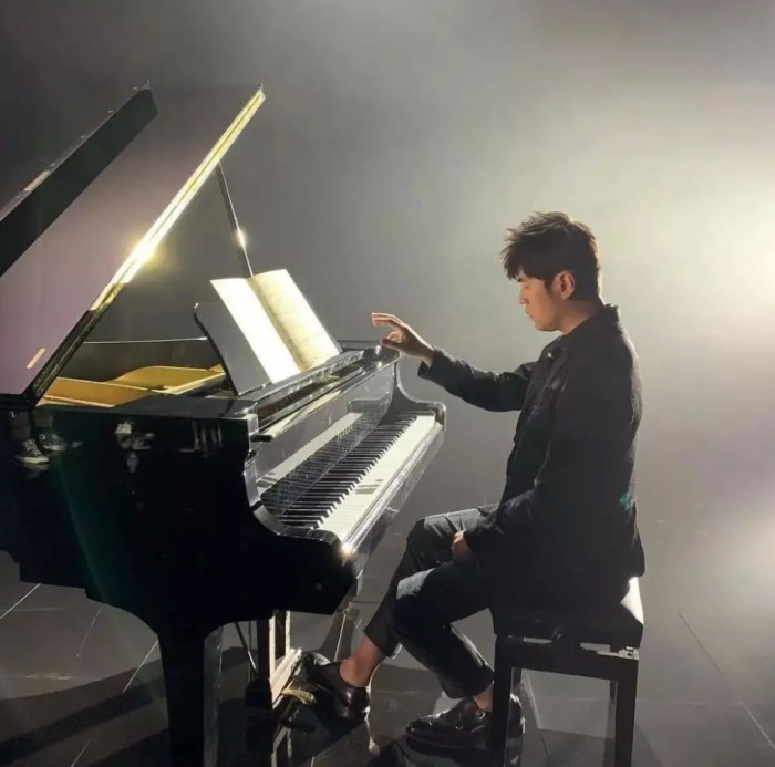 语录 I 献给青春里住着周杰伦的人，10句周董style的人生哲理 更多热点 图2张