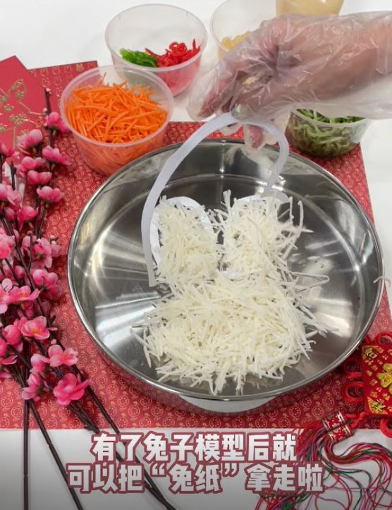 食谱 I 新手一看就会，教你自制可可爱爱的兔子捞生！ 更多热点 图5张