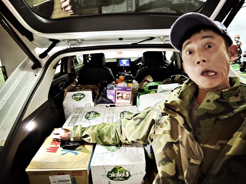 吴慷仁搬家开车载送大重物！累到“嘴歪掉”吐10字曝自己搬原因 时尚资讯 图2张