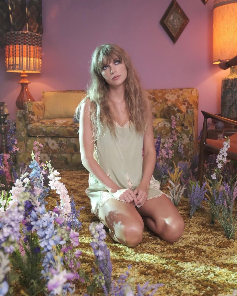 大腿纹满Taylor Swift歌词！Onlyfans网黄全抛大方晒 娱乐资讯 图2张