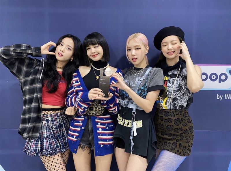 “网坛传奇”紧张同框BLACKPINK“腼腆灿笑”球迷笑亏：成就解锁！ 时尚资讯 图1张