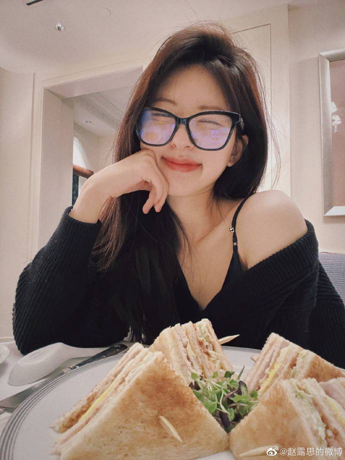 赵露思难得晒OOTD！却被抓包：窗帘P歪、房里有男人！ 娱乐资讯 图1张