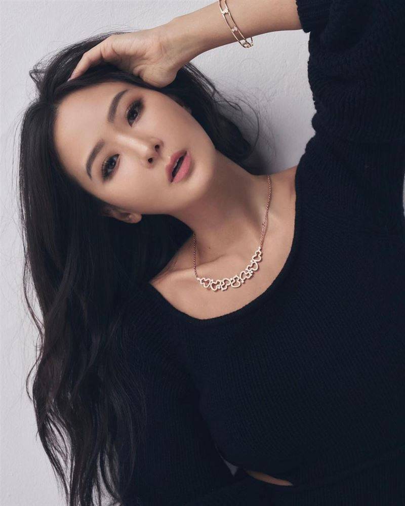孙芸芸曝晒“烤焦”自嘲：今天想要几分熟？女儿猛亏像“布朗尼”蛋糕 时尚资讯 图1张
