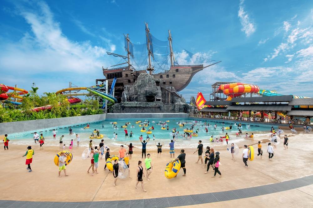 旅游 I 全马10个必玩水上乐园，新开业的VR水上乐园好新奇！ 更多热点 图1张