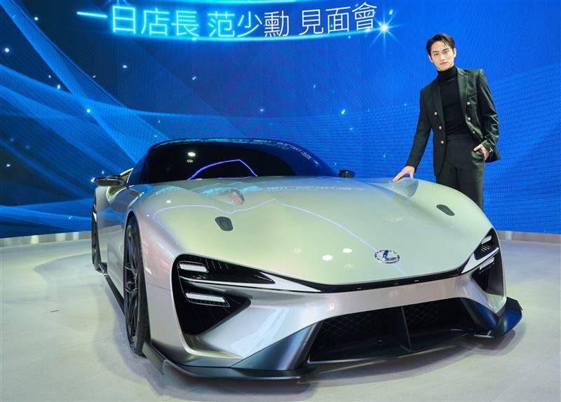 范少勋爱“小8”禁忌多！开车自认“异音魔人”女友1举动被迫手拿饮料 时尚资讯 图1张