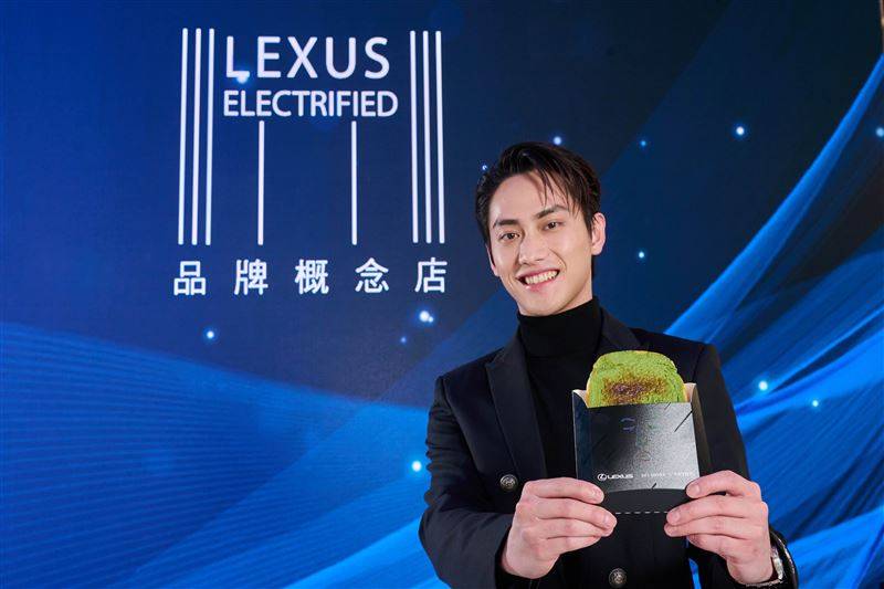 范少勋爱“小8”禁忌多！开车自认“异音魔人”女友1举动被迫手拿饮料 时尚资讯 图2张
