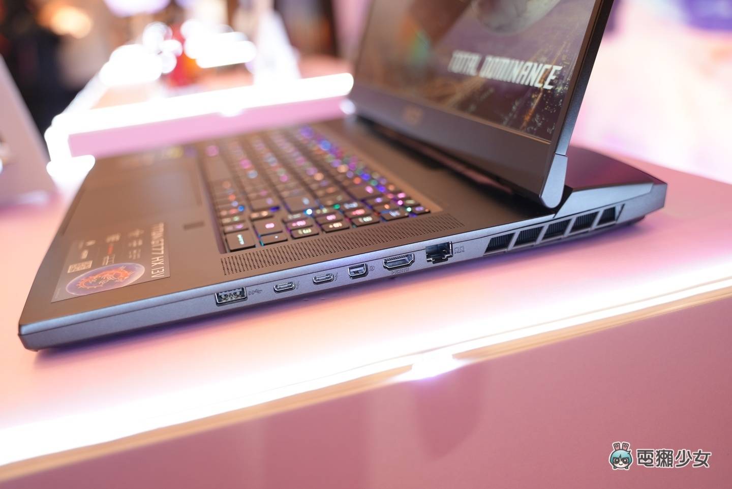 出门｜旗舰机皇 17 万元 Titan GT77 登场！大好评商务 Prestige 系列出 13 吋 990 克轻薄笔电，新电竞系列诞生 数码科技 图3张