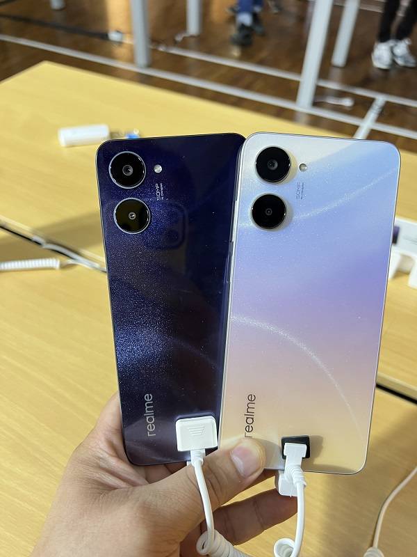 新机 I 手机界颜值天花板来了！realme 10闪闪惹人爱 售价RM999! 更多热点 图3张