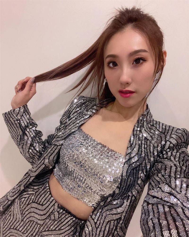 好身材不藏了！猪哥亮爱女激辣曲线浮水面“侧身全看光”网一阵惊艳 时尚资讯 图1张