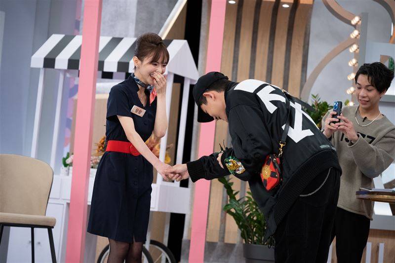 求婚空姐女友后不藏了！日本行如蜜月满满“敖犬视角”甜蜜闪瞎网 时尚资讯 图1张