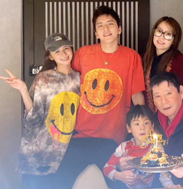 蔡卓宜现身王内地家庭聚会！贴紧紧合照 娱乐资讯 图1张