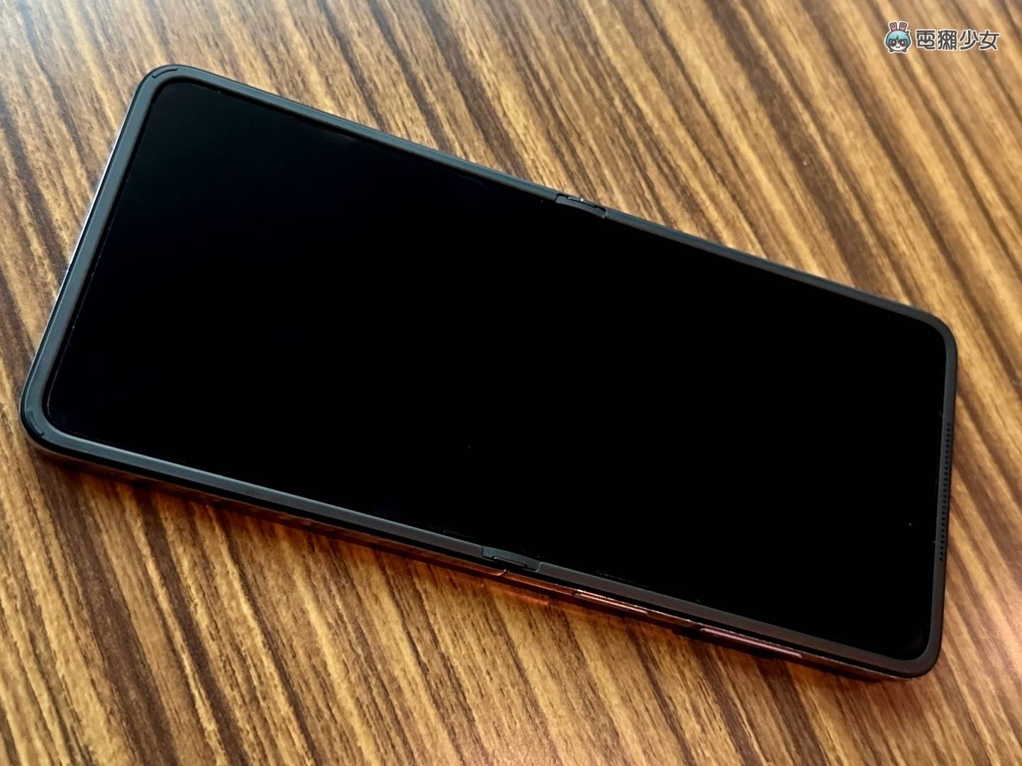 开箱｜OPPO 最新的小折叠手机 Find N2 Flip 来了！我服了那个折痕 真的太无感 数码科技 图8张