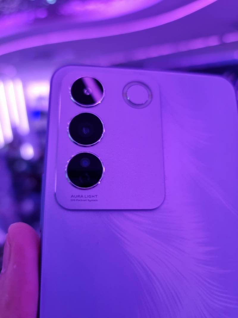 新机 I vivo V27e 超梦幻熏衣紫色登场！背面圆形闪光灯好特别！ 更多热点 图4张