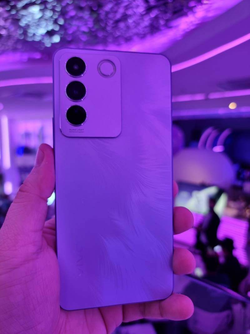 新机 I vivo V27e 超梦幻熏衣紫色登场！背面圆形闪光灯好特别！ 更多热点 图3张