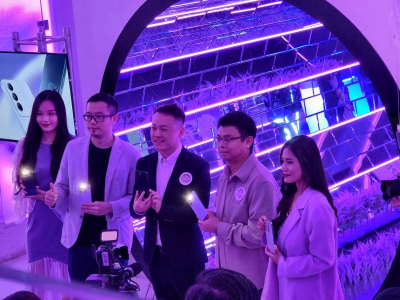 新机 I vivo V27e 超梦幻熏衣紫色登场！背面圆形闪光灯好特别！ 更多热点 图6张