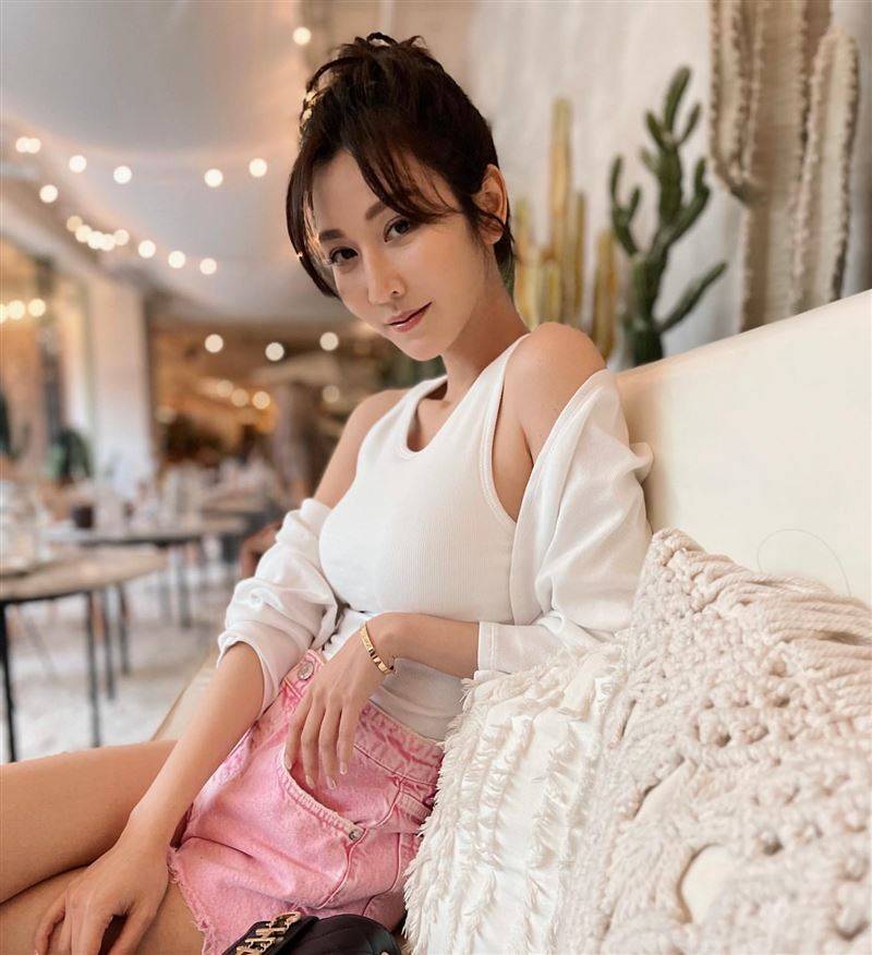 曾莞婷犯规了！直逼最大尺度“半球失守”包不住嗨喊：我的夏天来临了 时尚资讯 图1张