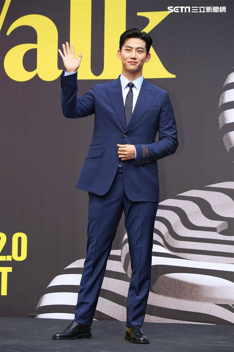 玉泽演中文许愿想吃“芒果冰”！睽违4年现身信义区　迷妹暴动“追”星 时尚资讯 图4张