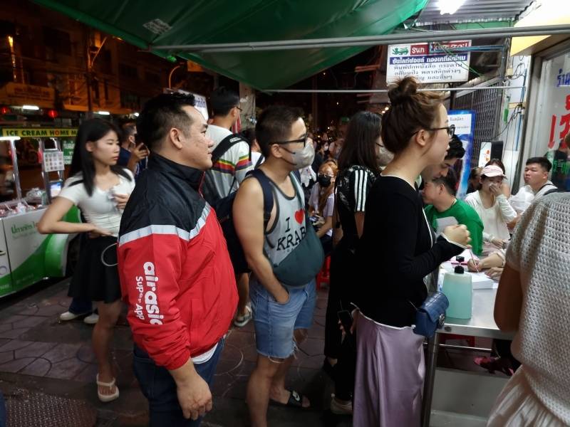 App I 曼谷旅行不用牺牲男友排队等吃了！教你用“Queuing Service”直接进餐厅用餐！ 更多热点 图4张