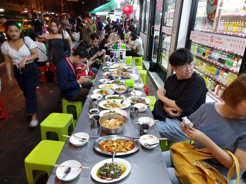 App I 曼谷旅行不用牺牲男友排队等吃了！教你用“Queuing Service”直接进餐厅用餐！ 更多热点 图6张